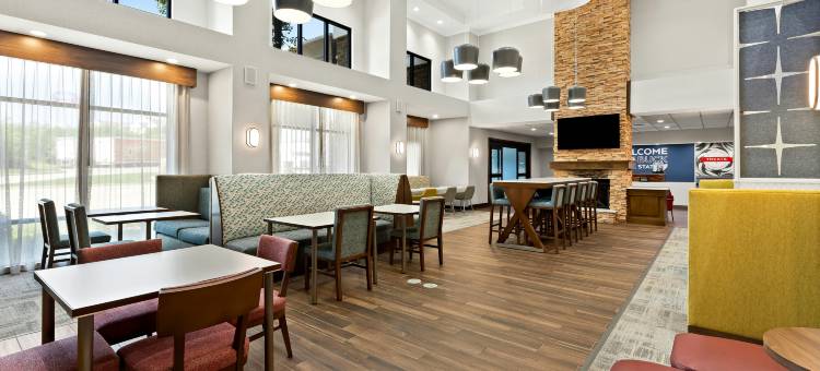 坎顿欢朋套房酒店(Hampton Inn & Suites Canton)图片