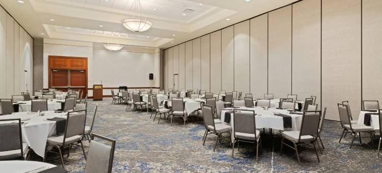 希尔顿坦帕布希花园附近美国佛罗里达大学大使套房酒店(Embassy Suites by Hilton Tampa USF Near Busch Gardens)图片