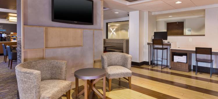 Holiday Inn Express 华尔(Holiday Inn Express WALDORF by IHG)图片