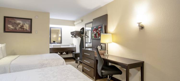 蒙罗维尔匹兹堡东红顶Plus酒店(Red Roof PLUS+ Pittsburgh East - Monroeville)图片