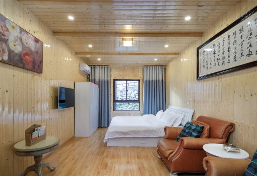 Chi'en ManorHotel Overview