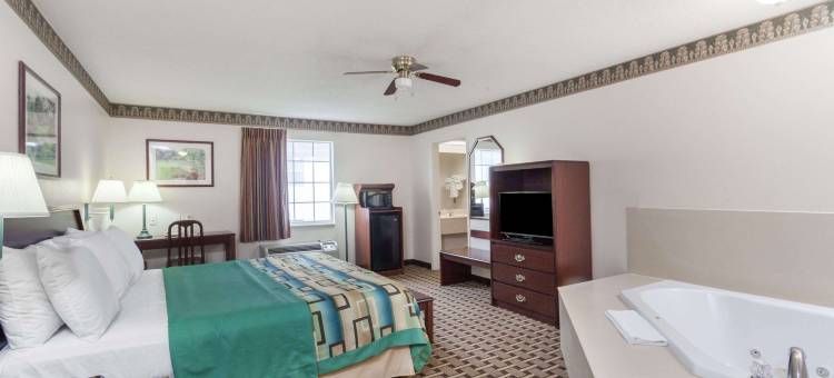 亨茨维尔戴斯汽车旅馆(Days Inn & Suites by Wyndham Huntsville)图片