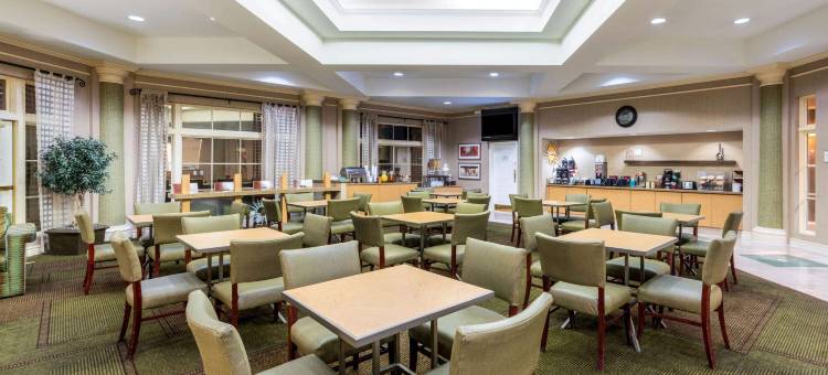 凤凰城西皮奥里亚拉昆塔温德姆套房酒店(La Quinta Inn & Suites by Wyndham Phoenix West Peoria)图片