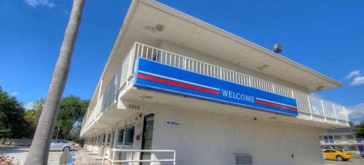 奥兰多6号汽车旅馆 - 冬季公园(Motel 6 Orlando, FL - Winter Park)图片