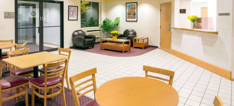 雷德蒙德速8酒店(Super 8 by Wyndham Redmond)图片