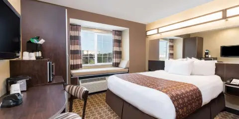 迪金森温德姆麥客達套房酒店