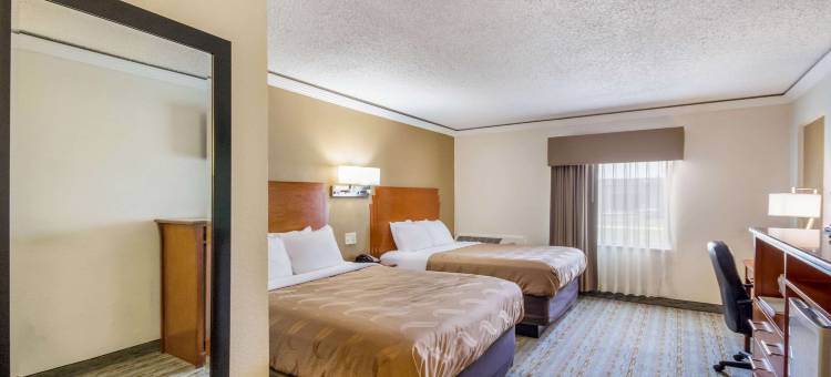 堪萨斯城品质酒店及套房 - 独立城I-70公路东(Quality Inn & Suites Kansas City - Independence I-70 East)图片