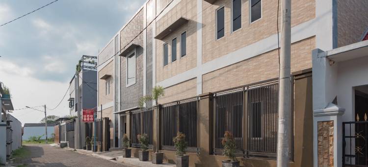 红多兹伊斯兰普拉斯酒店-特帕雷夫井里汶3号(RedDoorz Plus Syariah @ Tuparev Cirebon 3)图片