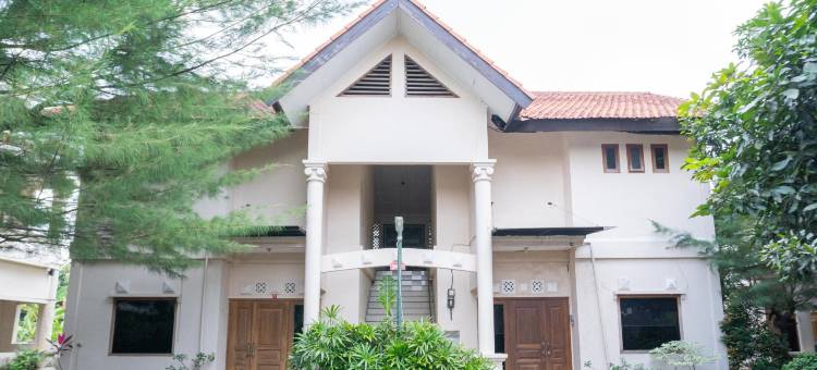 红多兹酒店-近谏义里浸信会医院(RedDoorz Near Rumah Sakit Baptis Kediri)图片