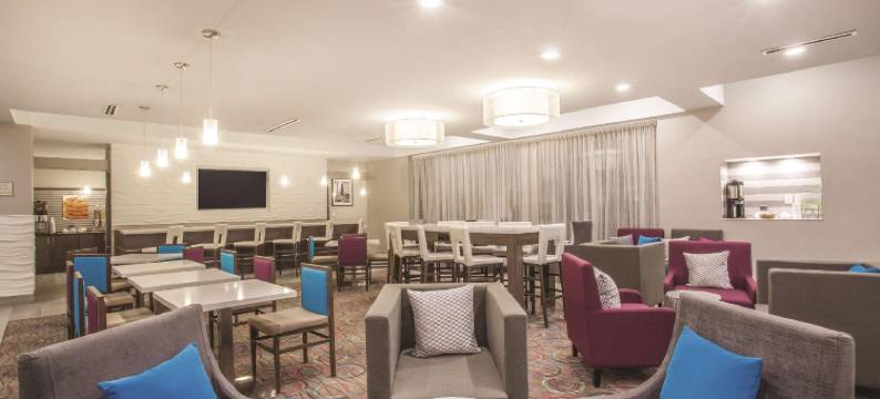 福赛斯拉昆塔温德姆套房酒店(La Quinta Inn & Suites by Wyndham Forsyth)图片