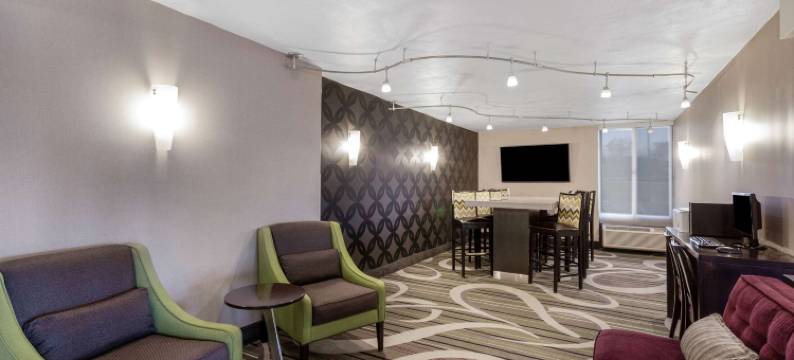 宾厄姆顿约翰逊城拉昆塔温德姆酒店(La Quinta Inn by Wyndham Binghamton - Johnson City)图片