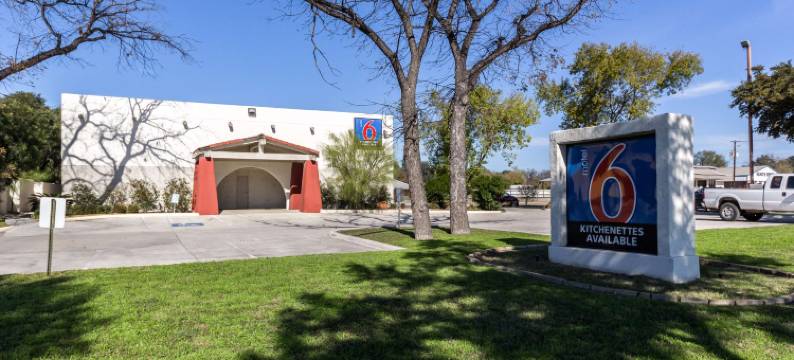 尤瓦尔迪6号汽车旅馆(Motel 6 Uvalde, TX)图片