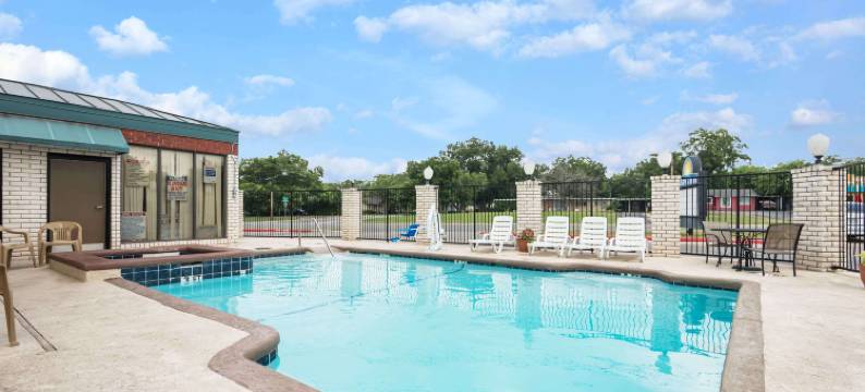 纽布朗费尔斯戴斯酒店(Days Inn by Wyndham New Braunfels)图片