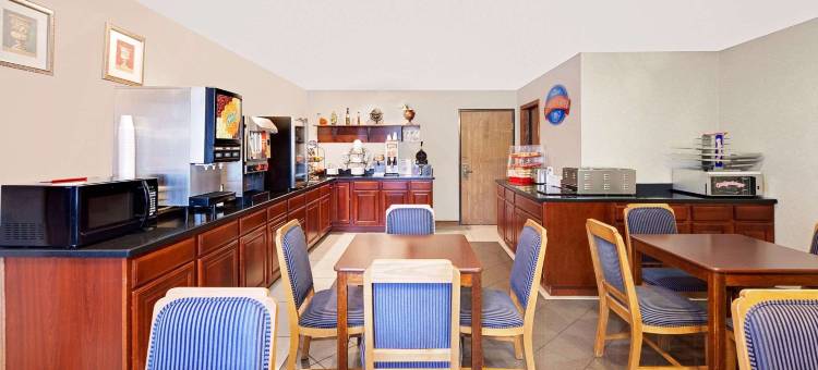 巴特里克市中心呗盟套房酒店(Baymont by Wyndham Battle Creek Downtown)图片