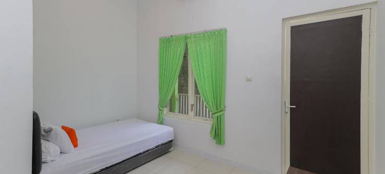 库尔科斯特清真酒店 - 靠近西多阿佐广场(KoolKost Syariah Near Alun Alun Sidoarjo)图片