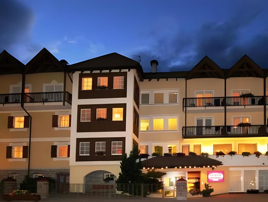 Hotel Villa Rosa Over view