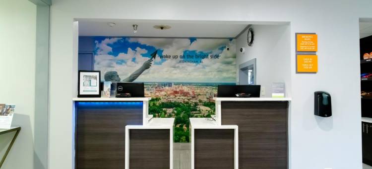 伯明翰因弗内斯拉昆塔温德姆酒店(La Quinta Inn by Wyndham Birmingham - Inverness)图片