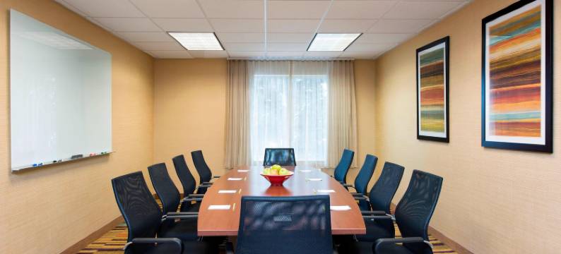 芝加哥圣查尔斯万枫酒店及套房(Fairfield Inn & Suites Chicago St. Charles)图片