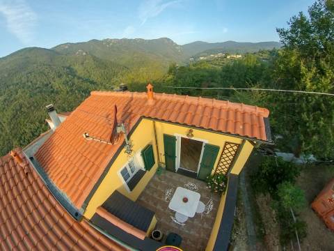 In the Final Hills, ideal for bikers and climbers. Paradise 20 min. from the sea.