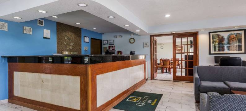 锡卡莫尔-迪卡尔布凯艺酒店(Quality Inn Sycamore - DeKalb)图片