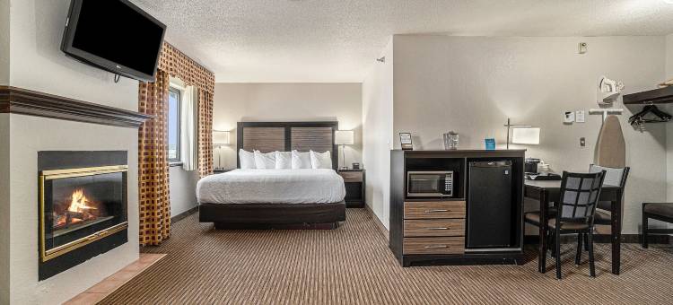 奥马哈东北戴斯套房酒店(Days Inn & Suites by Wyndham Traverse City)图片