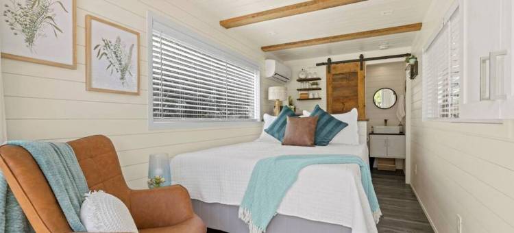 新的野花舒适集装箱家(New the Wildflower Cozy Container Home)图片