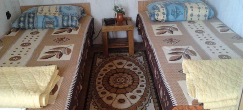 在Fonyód的一整栋带花园的度假房，可供2-10人使用(A Whole Holiday House with a Garden in Fonyód for 2-10 Persons)图片