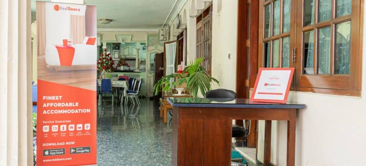 红多兹酒店-近三宝垄加杰姆戈库尔(RedDoorz Near Gajahmungkur Semarang)图片