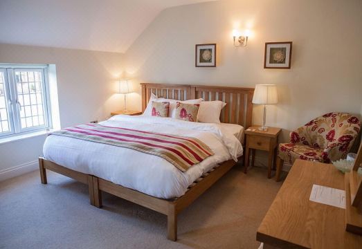 Kings Arms Hotel Overview