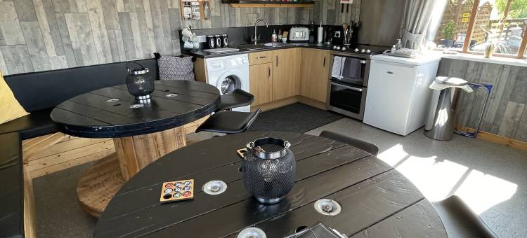 Acdc 华丽露营 - 露营车 - 房车及帐篷度假村(Acdc Glamping, Campervan , Caravan and Tent Resort)图片