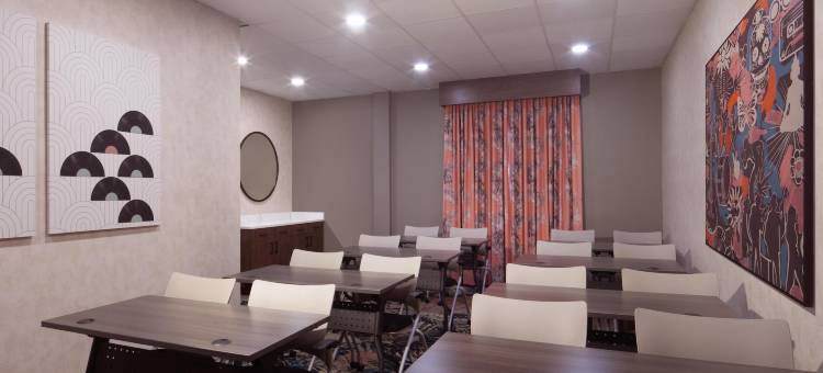 希尔顿坦帕展览馆娱乐场欢朋酒店(Hampton Inn by Hilton Tampa Fairgrounds Casino)图片