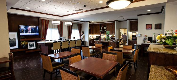 纳帕尼希尔顿欢朋酒店(Hampton Inn by Hilton Napanee)图片