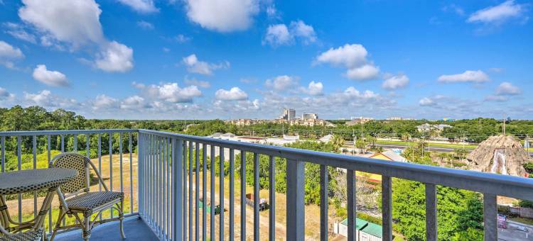 距迪士尼和环球影城约2英里：奥兰多度假公寓(Modern Resort Condo ~ 2 Mi to Disney + Universal!)图片