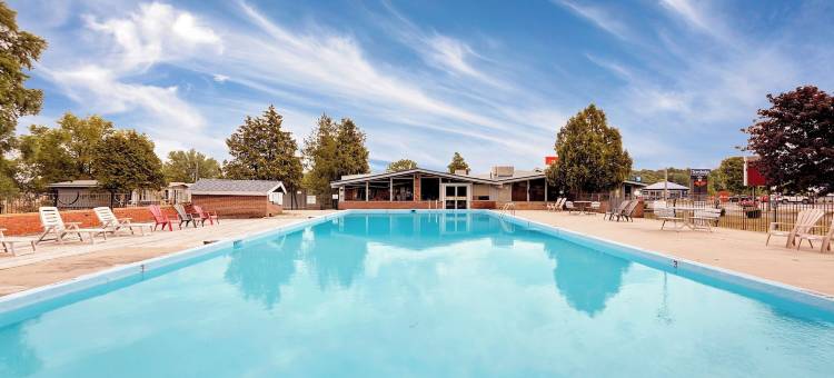 加纳诺克省旅馆华美达酒店(Ramada Provincial Inn 1000 Islands/Gananoque)图片