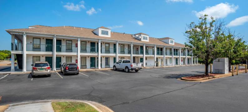 图珀洛巴恩斯克罗辛伊克诺旅馆(Econo Lodge Tupelo Barnes Crossing)图片