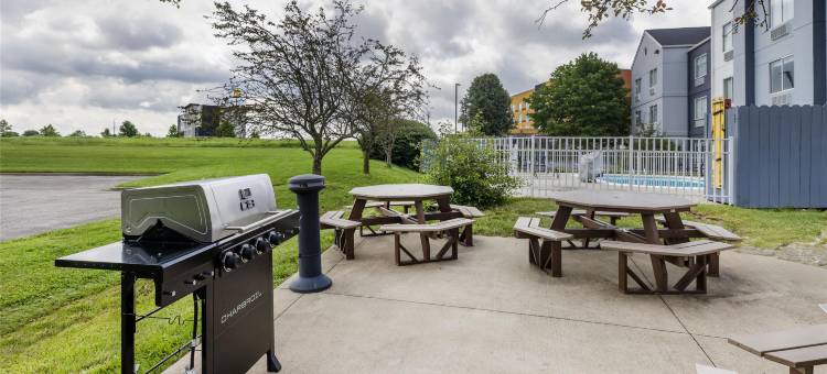 贝斯特韦斯特路易斯维尔南-谢泼兹维尔酒店(Best Western Louisville South/Shepherdsville)图片