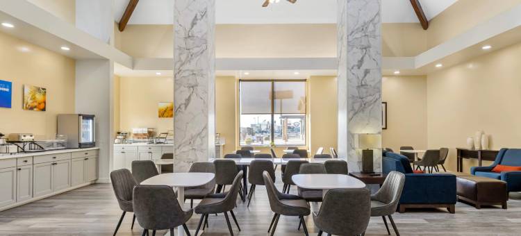 法伦内瓦尔空军基地附近舒适套房酒店(Comfort Inn & Suites Near Fallon Naval Air Station)图片