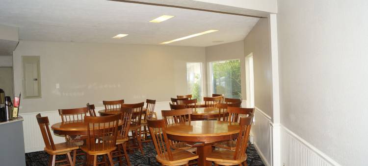 特拉弗斯城温德姆速8酒店(Super 8 by Wyndham Traverse City)图片