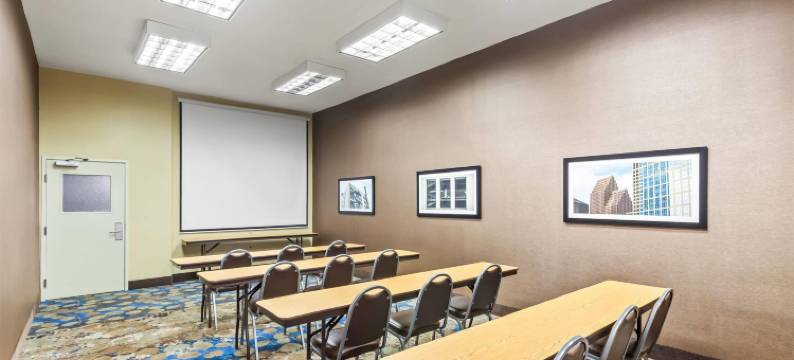 休斯顿能源走廊拉昆塔温德姆套房酒店(La Quinta Inn & Suites by Wyndham Houston Energy Corridor)图片