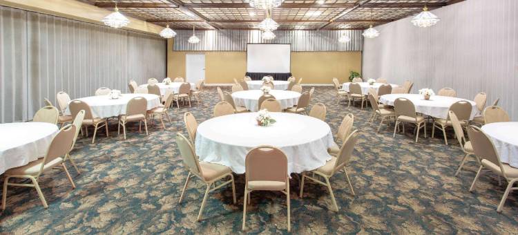 刘易斯顿华美达酒店及会议中心(Ramada by Wyndham Lewiston Hotel & Conference Center)图片