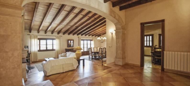 Spacious Petra Getaway with Pool图片