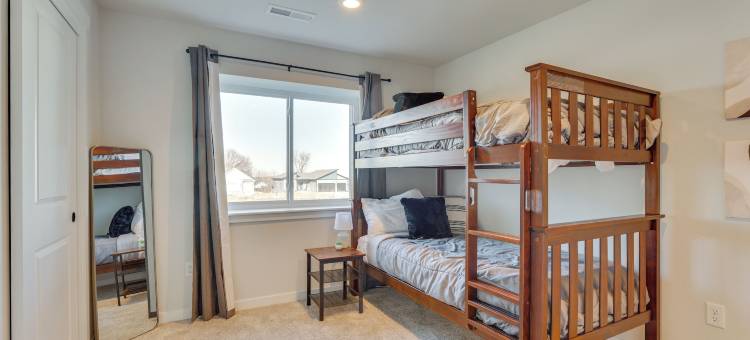 距威斯康星大学13英里：郊区之家(13 Mi to University of Wisconsin: Suburban Home)图片