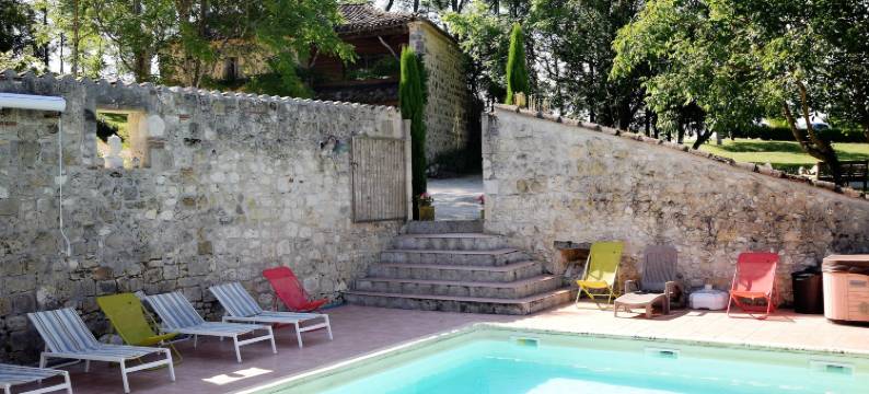 Cozy House in Lot with Pool and Terrace图片