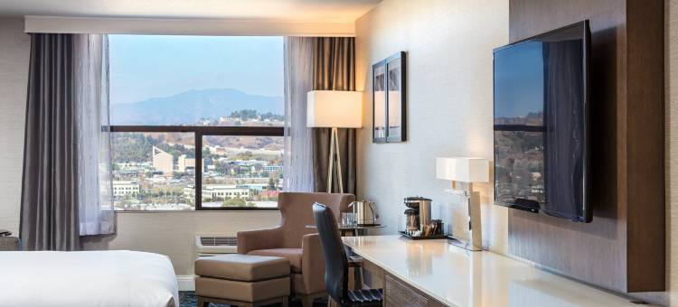 波莫那希尔顿逸林酒店(Doubletree by Hilton Pomona)图片