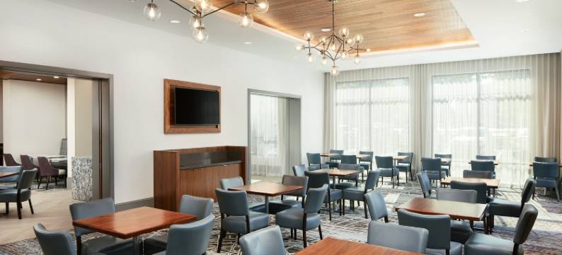 亚特兰大机场北部希尔顿安泊酒店(Embassy Suites by Hilton Atlanta Airport North)图片