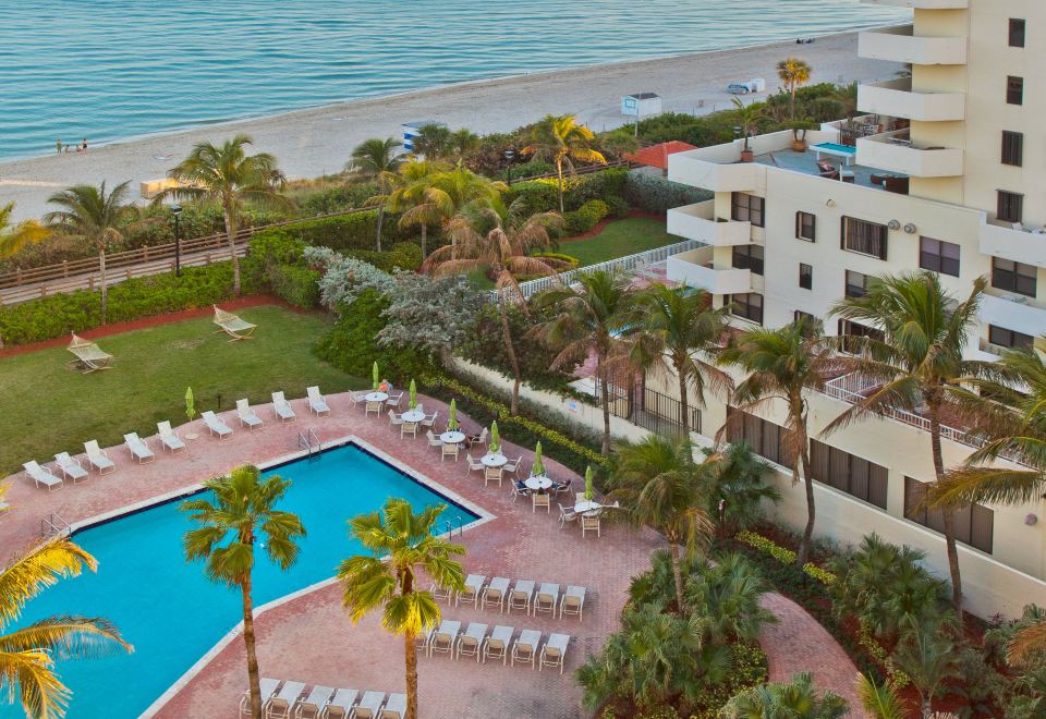 Holiday Inn Miami Beach-Oceanfront Over view