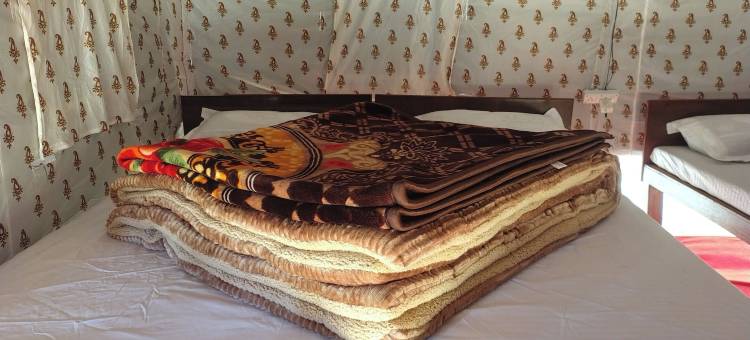 楚普塔河畔营地(River side camp chopta)图片