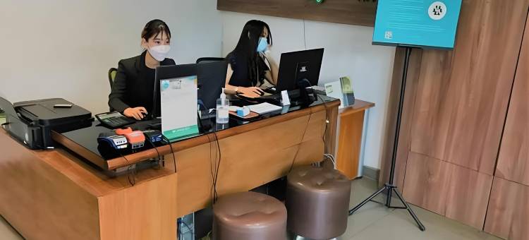 佩卓蓬甘勒格林套房酒店(LeGreen Suite Pejompongan)图片