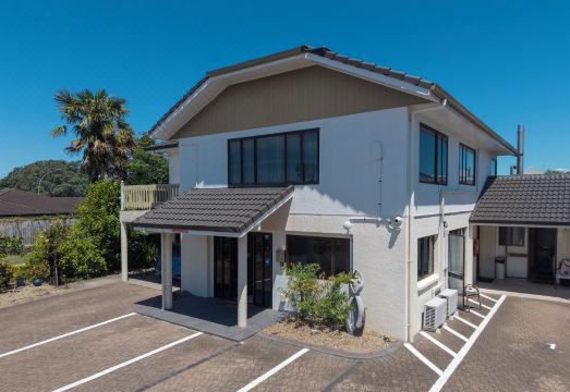 Summit Motor Lodge Hotel Overview