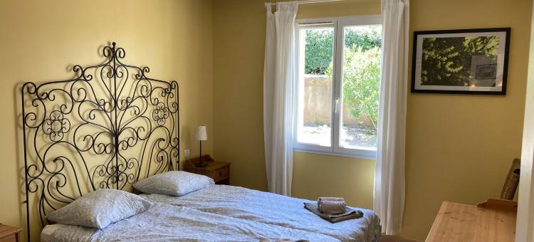 Comfortable villa with jacuzzi图片